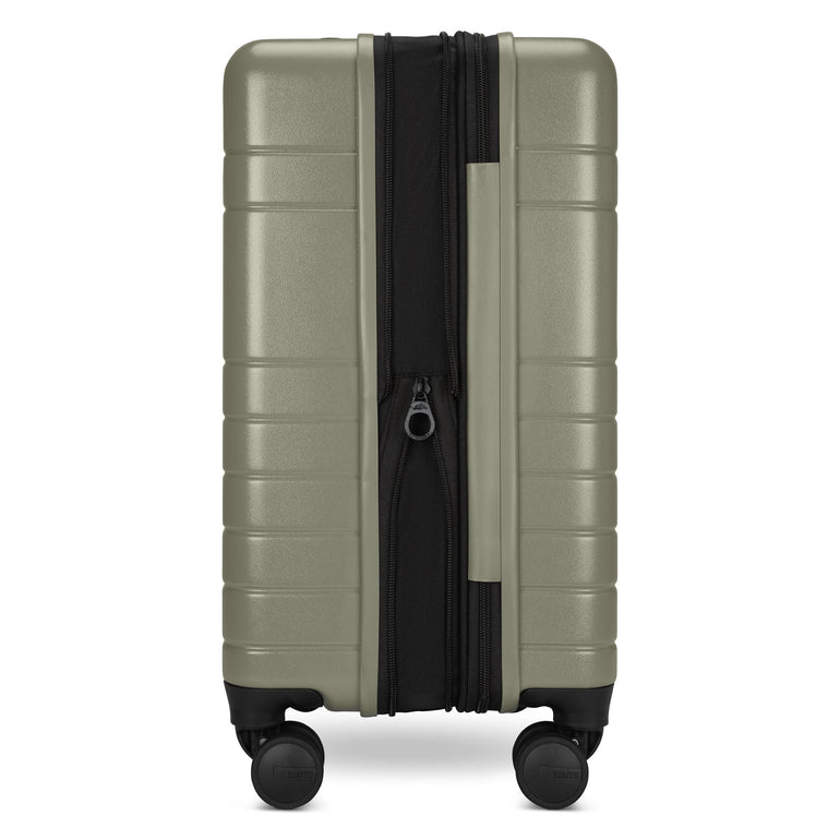 Roots Travel Expandable Spinner 19" Carry-On Luggage